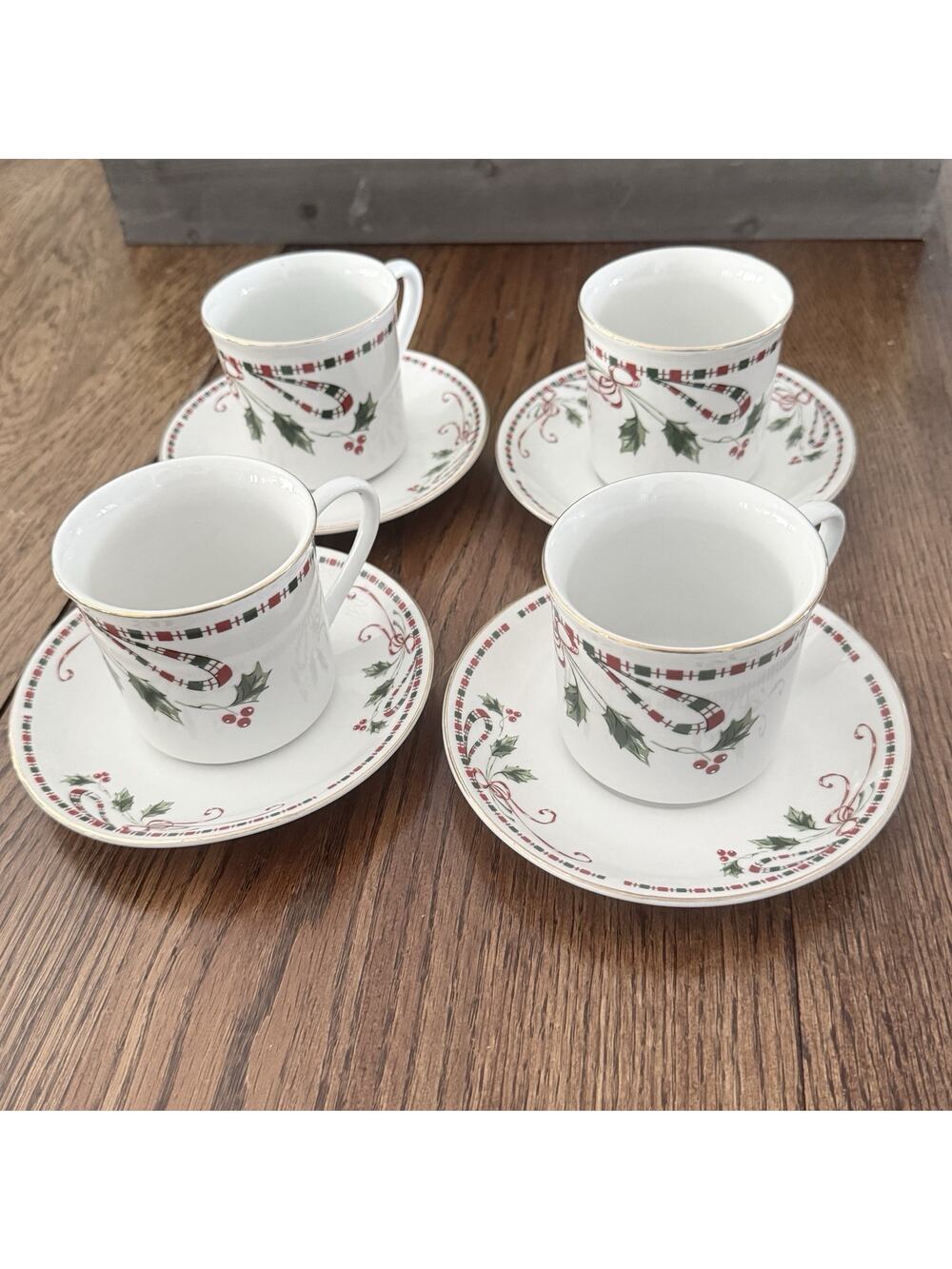 4 cups @ 4 saucers Home Essentials Tartan Ribbon Holiday Christmas Holly Berry